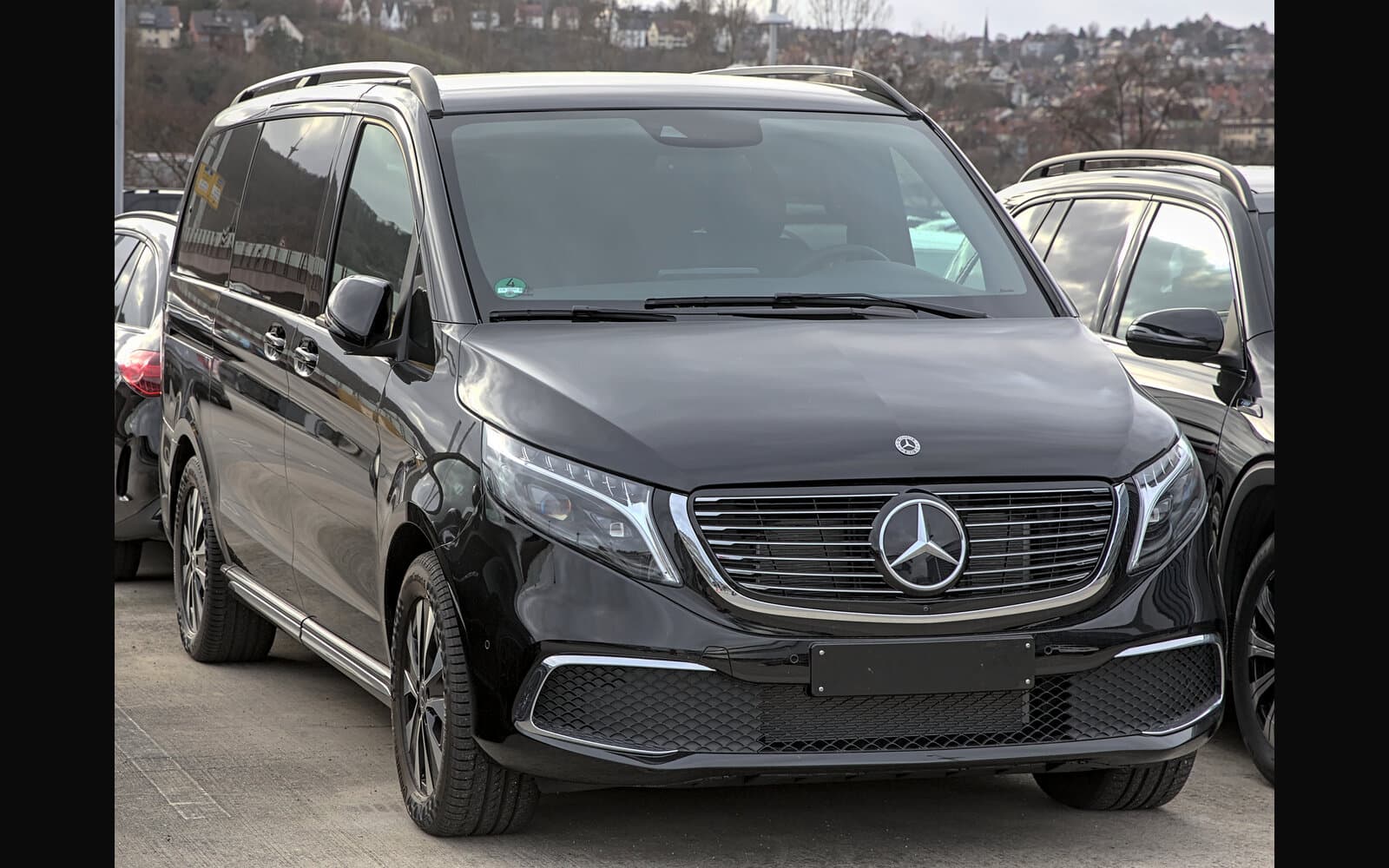 Black Mercedes V-Class — MPV / Group Travel